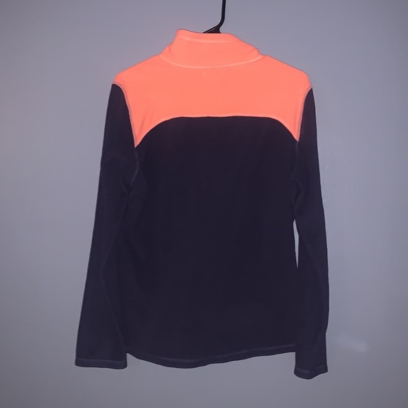 Old navy sweater. Lightly used - Picture 4 of 5